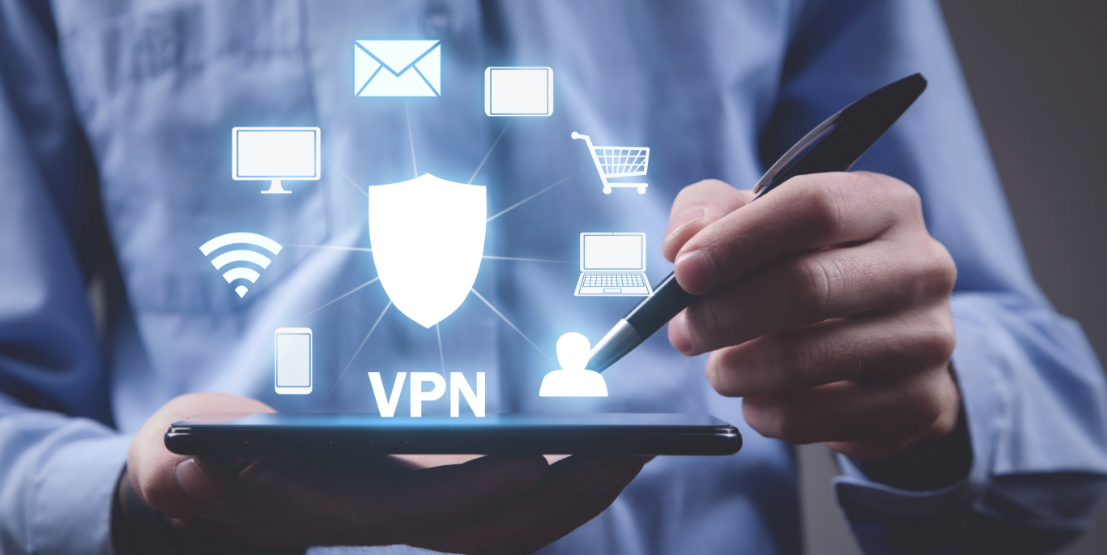 リモートアクセスでVPN接続をする男性