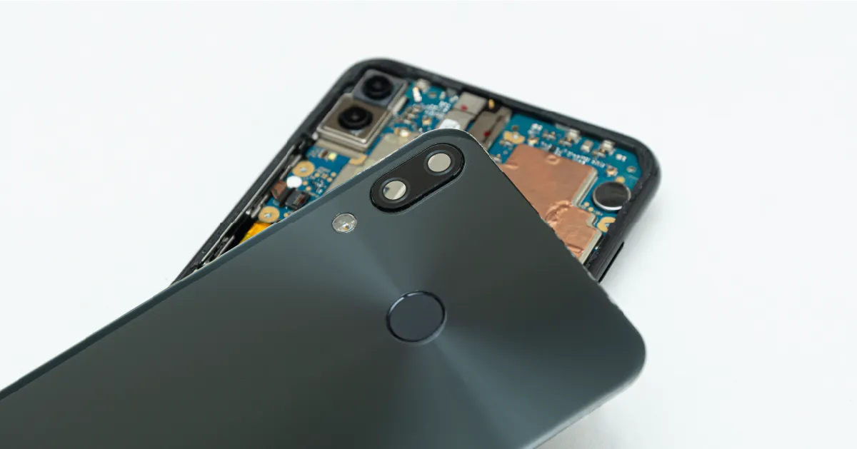 スマホ内部のバッテリー電池のイメージ画像