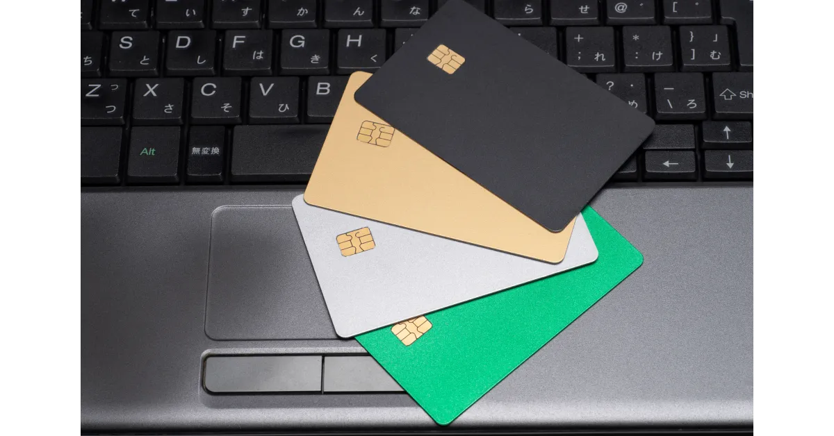 PCの上にカード