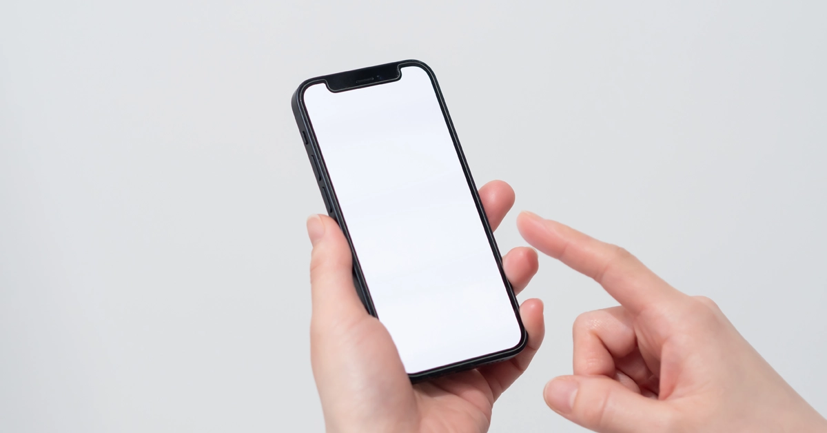 スマホの画面が明るく光っている画像