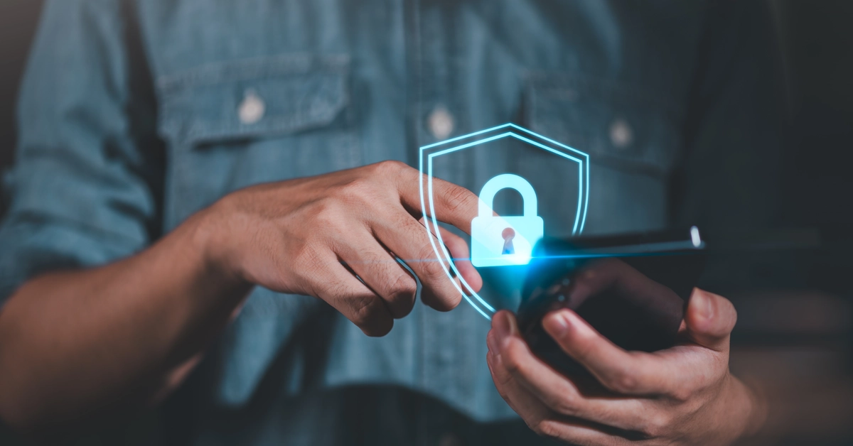 鍵マークとスマホの画像