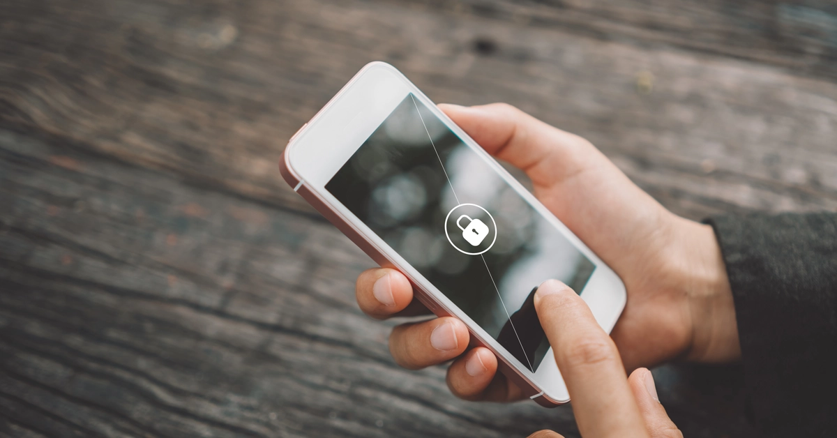 スマホに鍵マークが表示されている画像