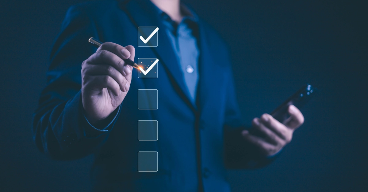 チェックリストとスマホの画像